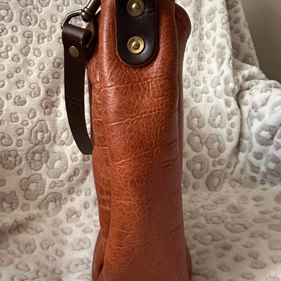 Go Forth Goods Small Celeste Shoulder Bag in Peanut Bison - Picture 5 of 13